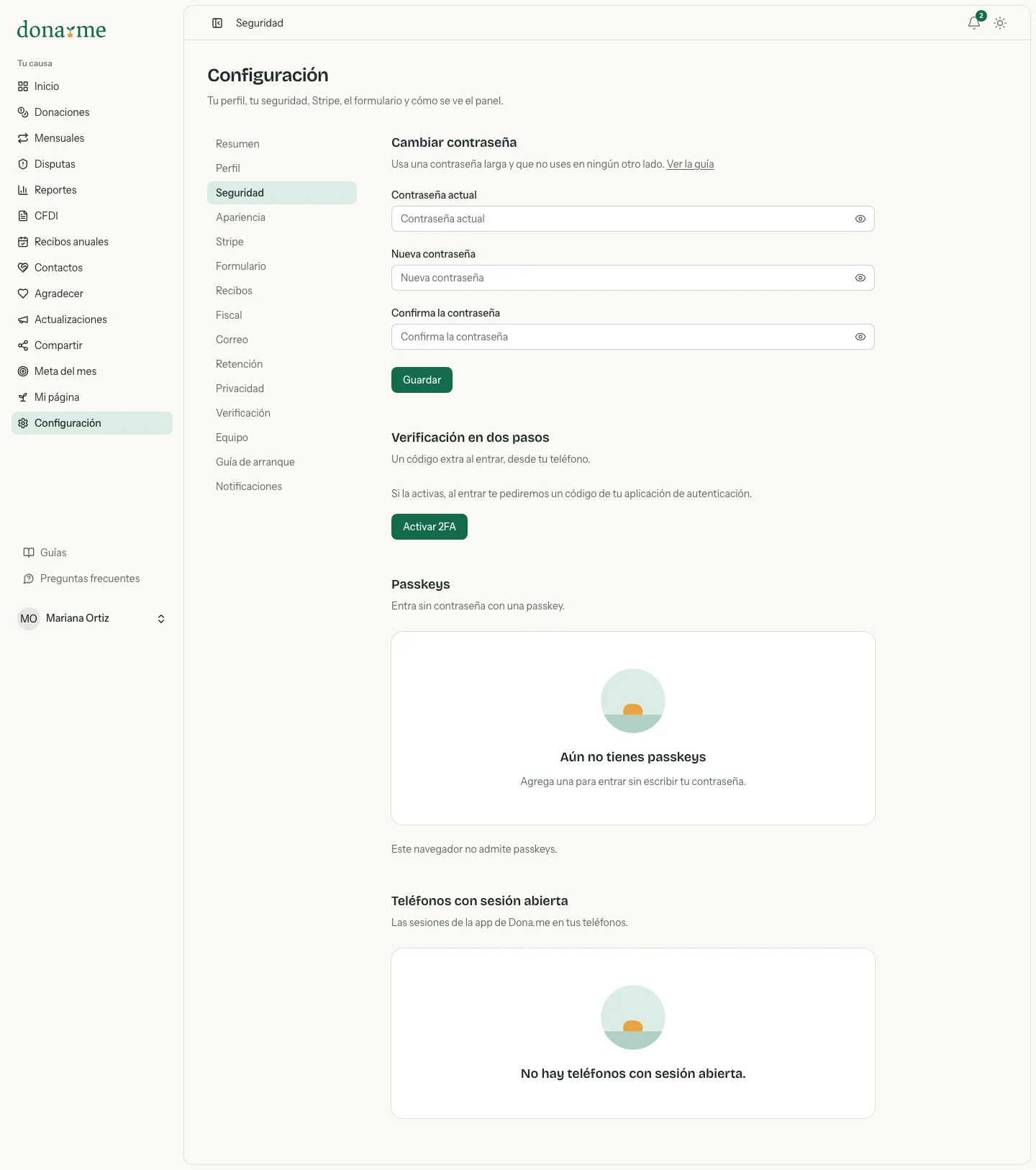 Pantalla Seguridad con el cambio de contraseña, la verificación en dos pasos y las passkeys